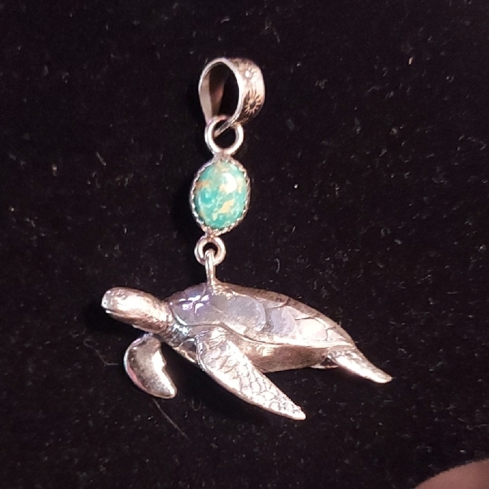 For the beautiful Leah.❤️Sterling Silver 925 Sea Turtle Pendant with Turqoise - Picture 2 of 6